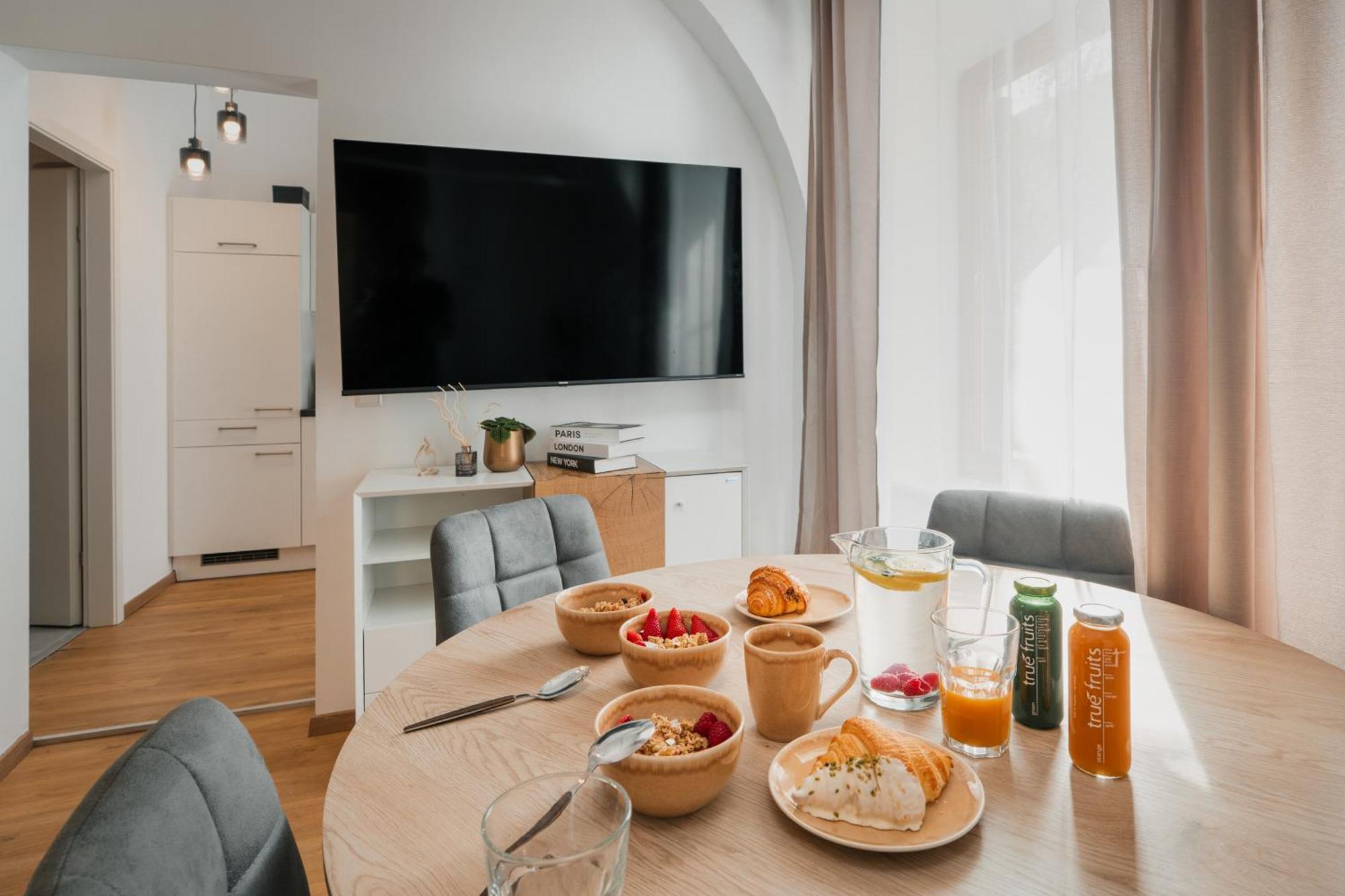 Noor - Golden Mood Or Cinema Luxe * Graz